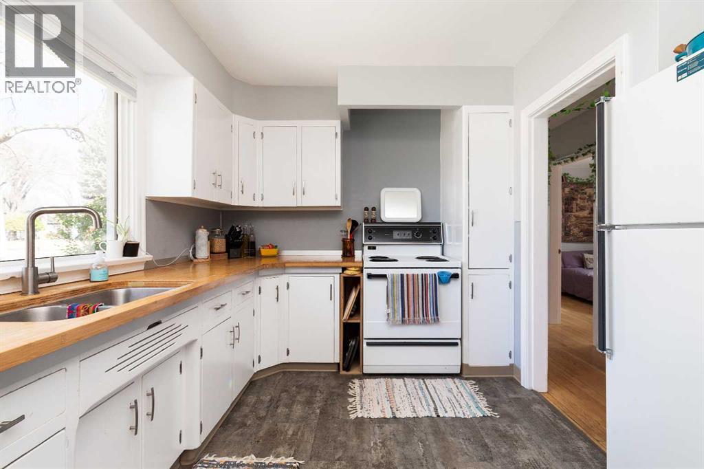 1902 7 Avenue S - 7