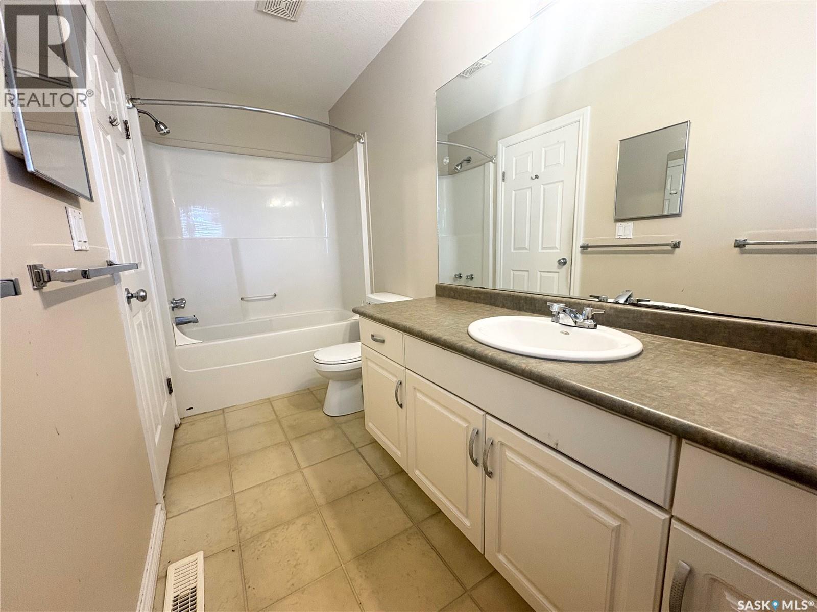 #38 103 BANYAN CRESCENT - 14