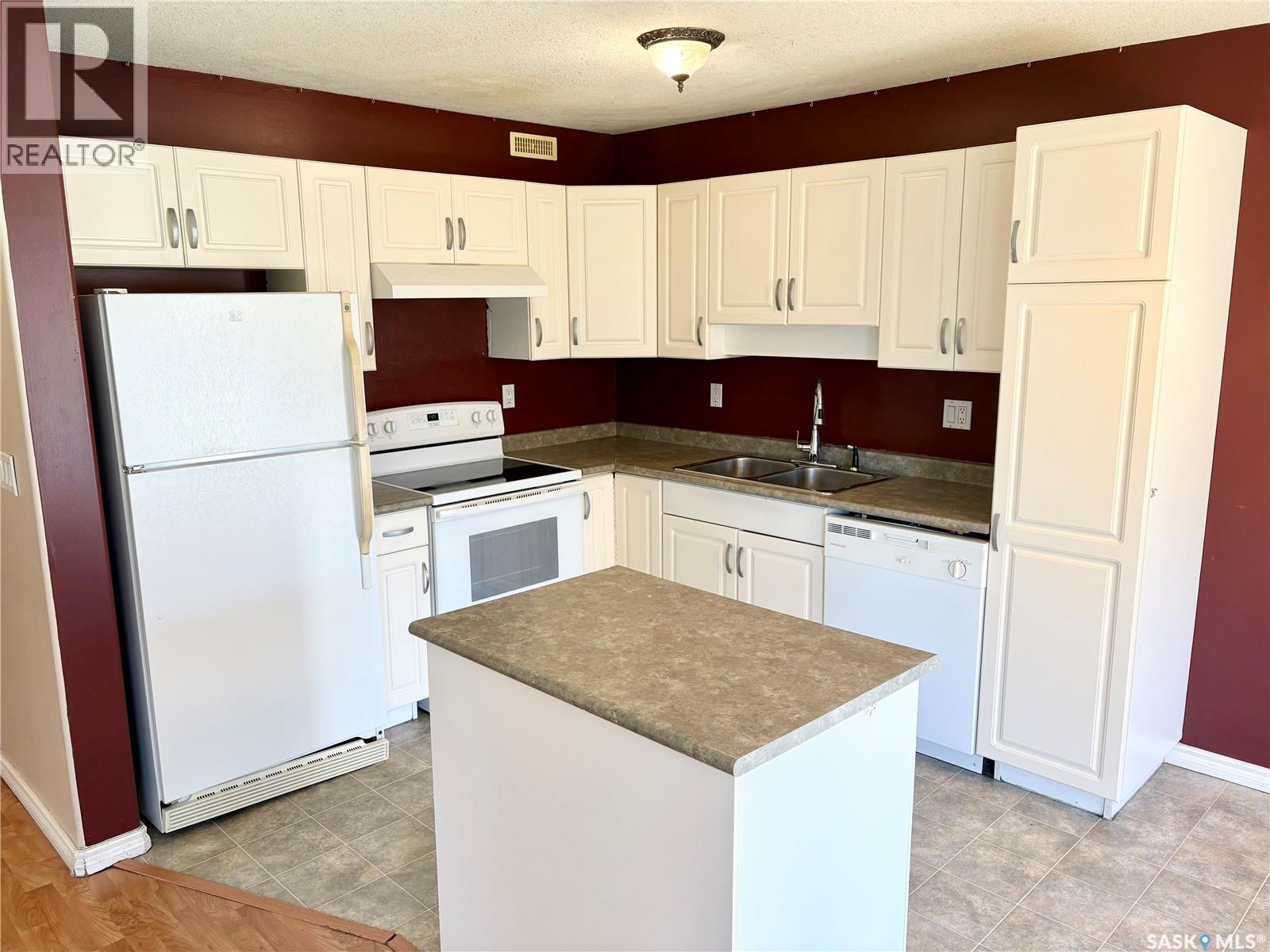 #38 103 BANYAN CRESCENT - Image 2