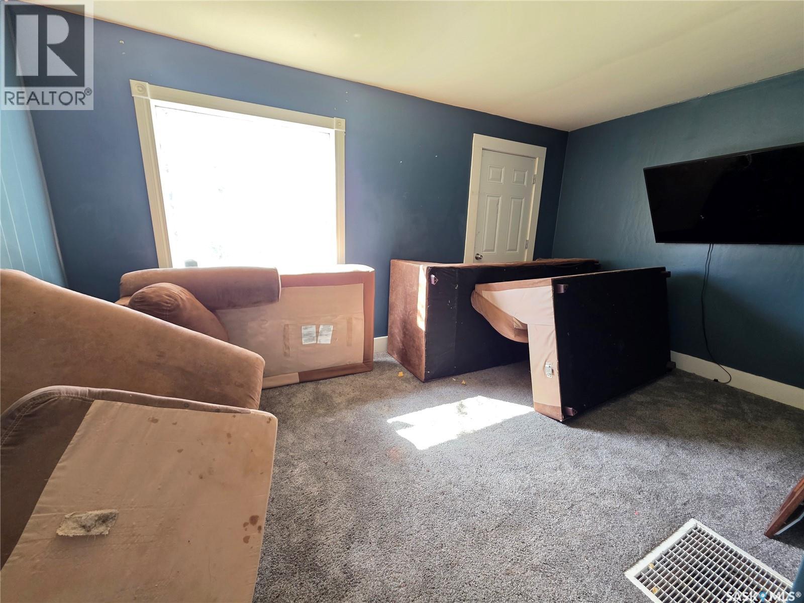 6371 Queens AVENUE - 8