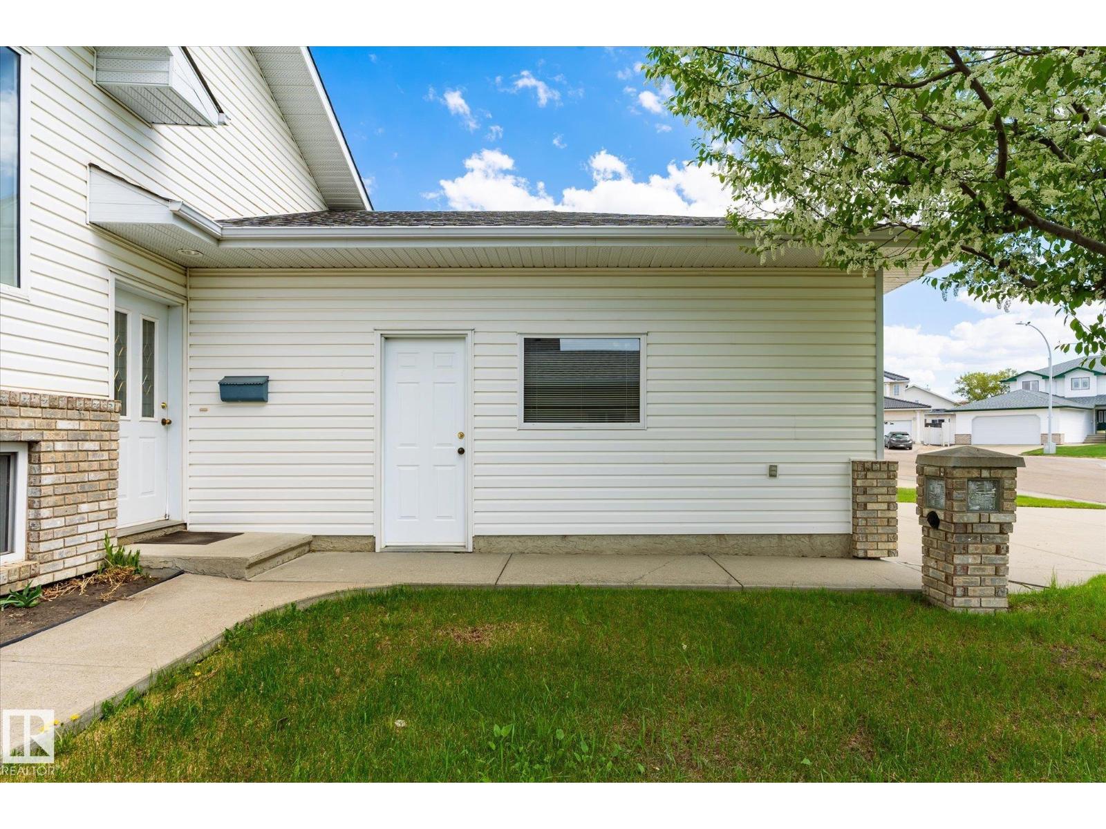 8604 157 AV NW - 48