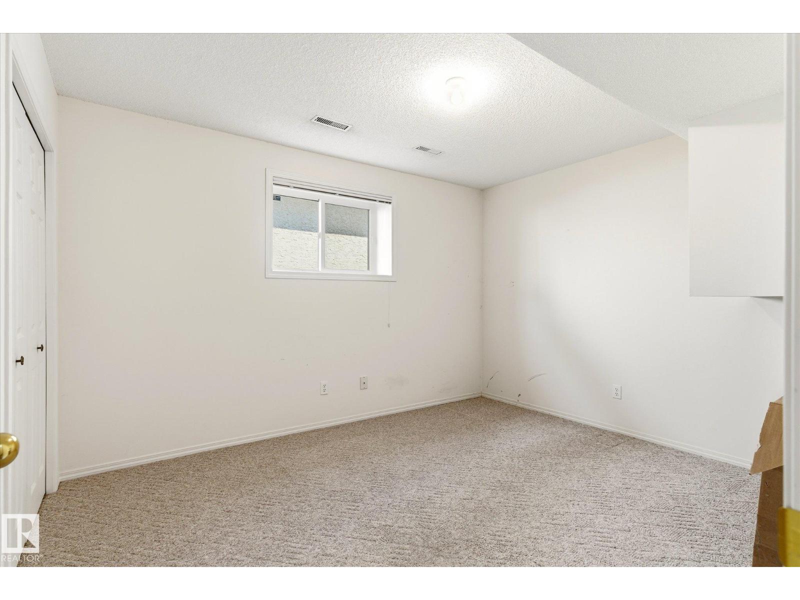 8604 157 AV NW - 34