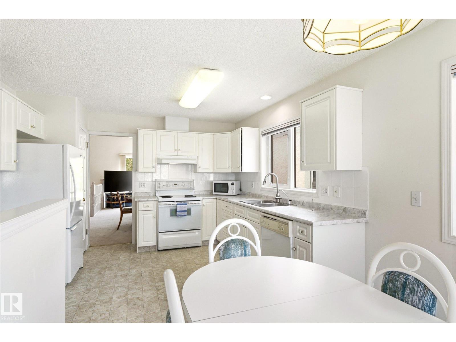 8604 157 AV NW - 13