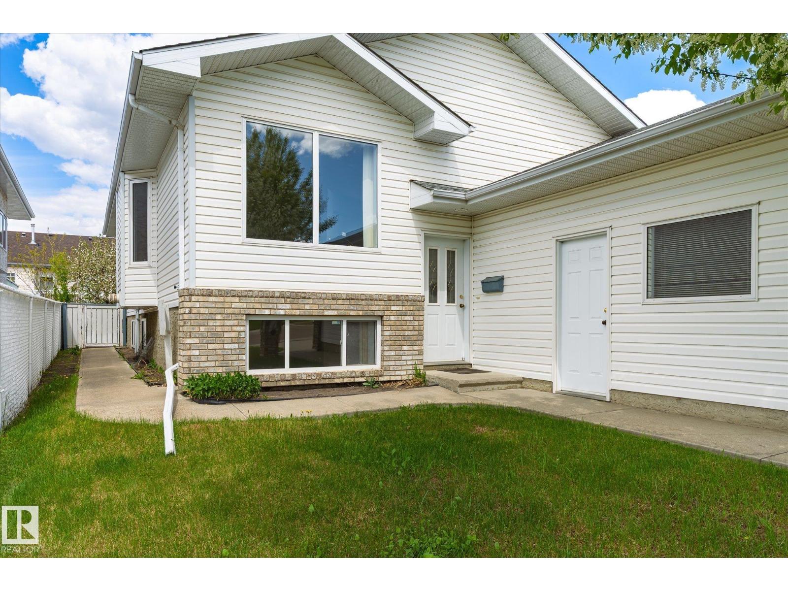 8604 157 AV NW - 4