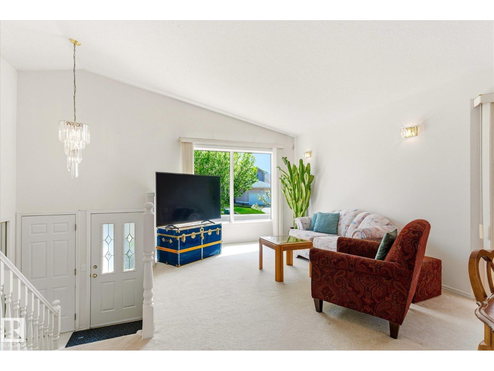 8604 157 AV NW - 7