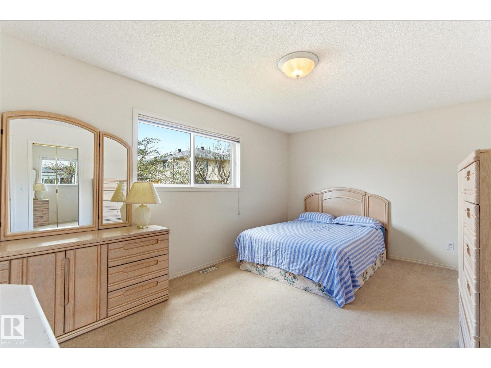 8604 157 AV NW - 17