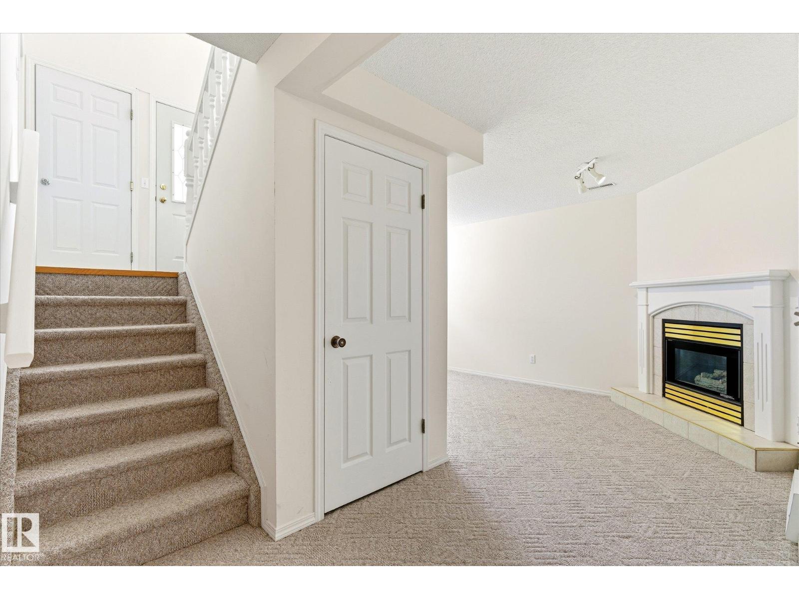 8604 157 AV NW - 29