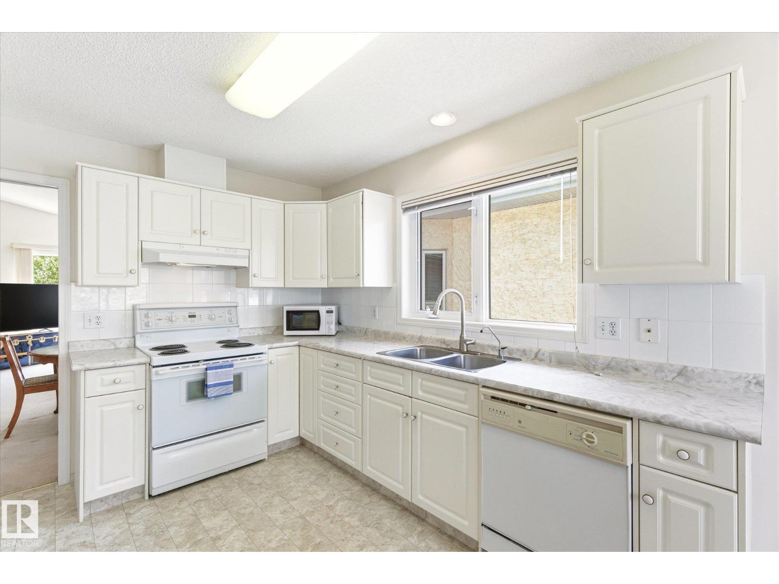8604 157 AV NW - 14