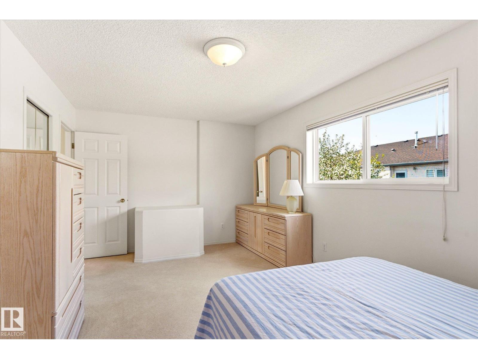 8604 157 AV NW - 19