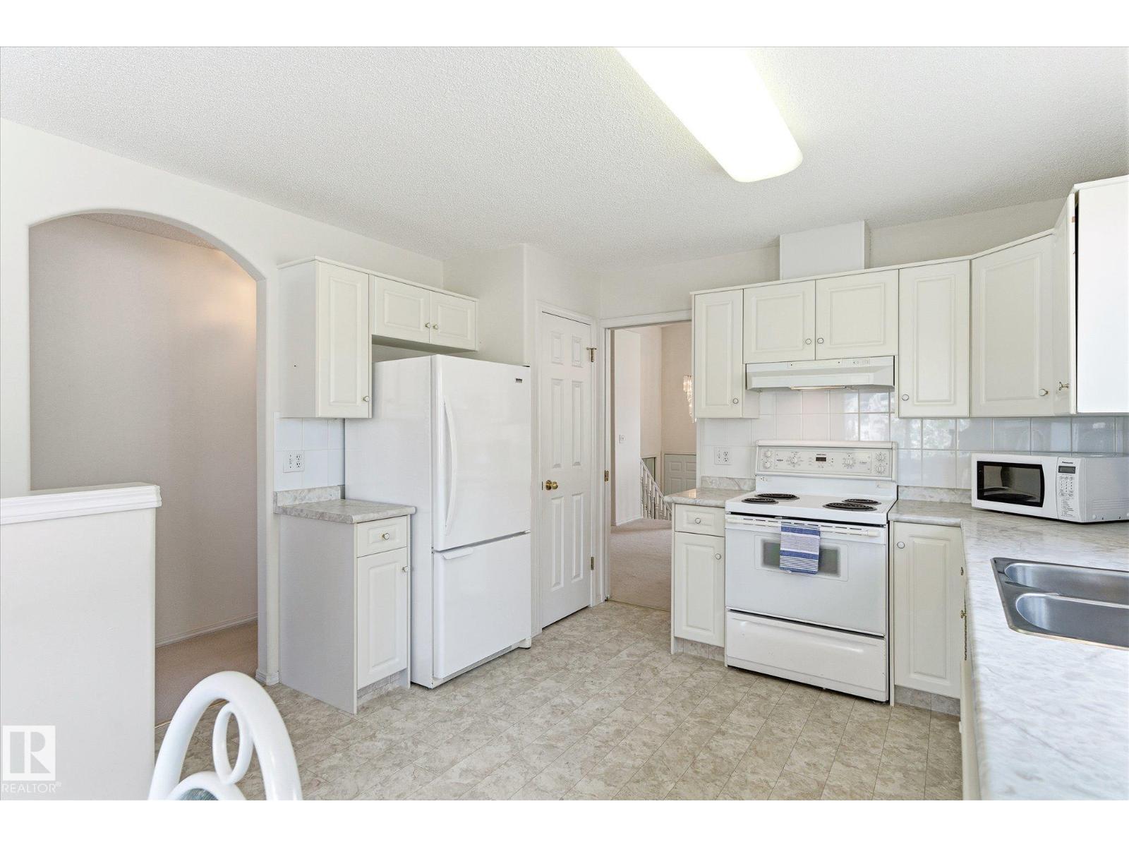 8604 157 AV NW - 15