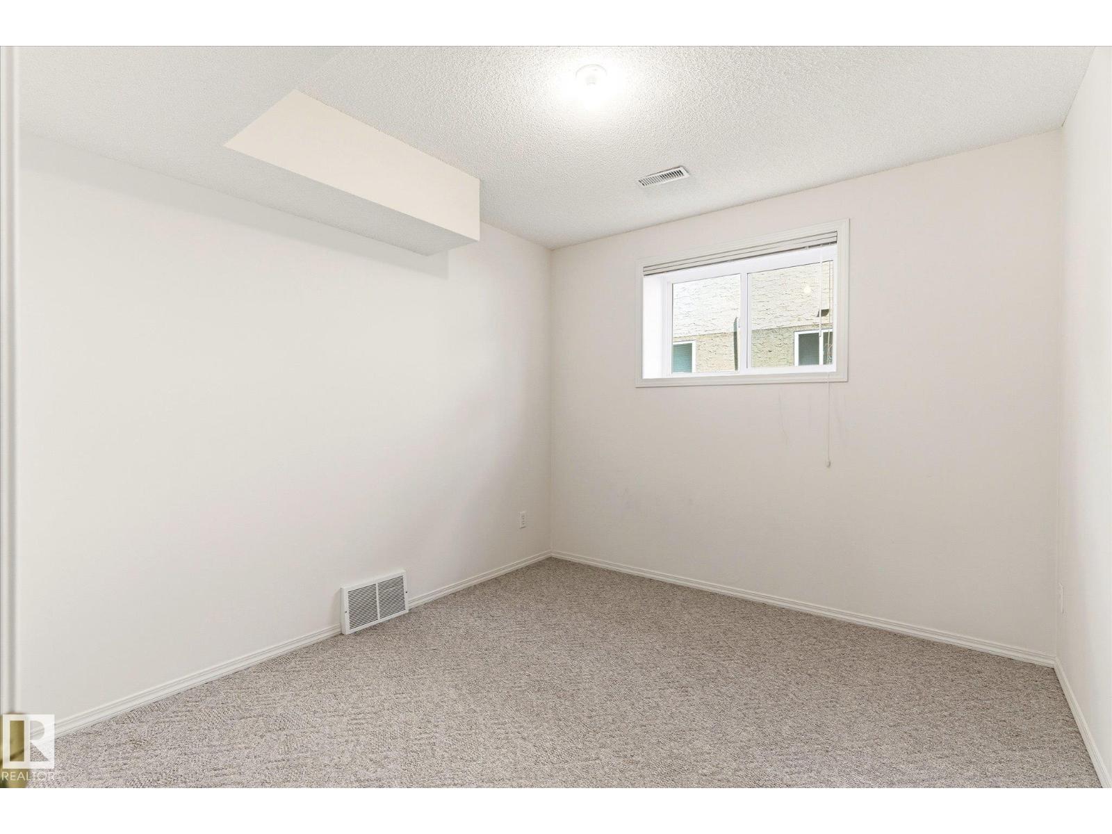 8604 157 AV NW - 35