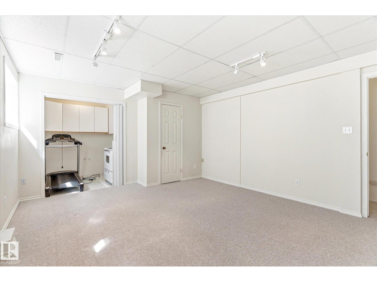 8604 157 AV NW - 32