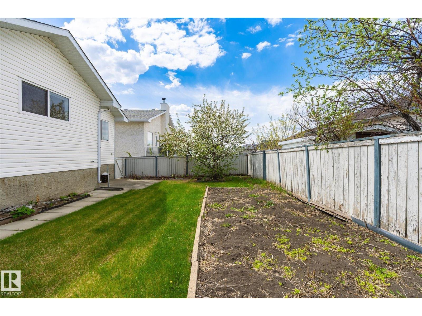 8604 157 AV NW - 42