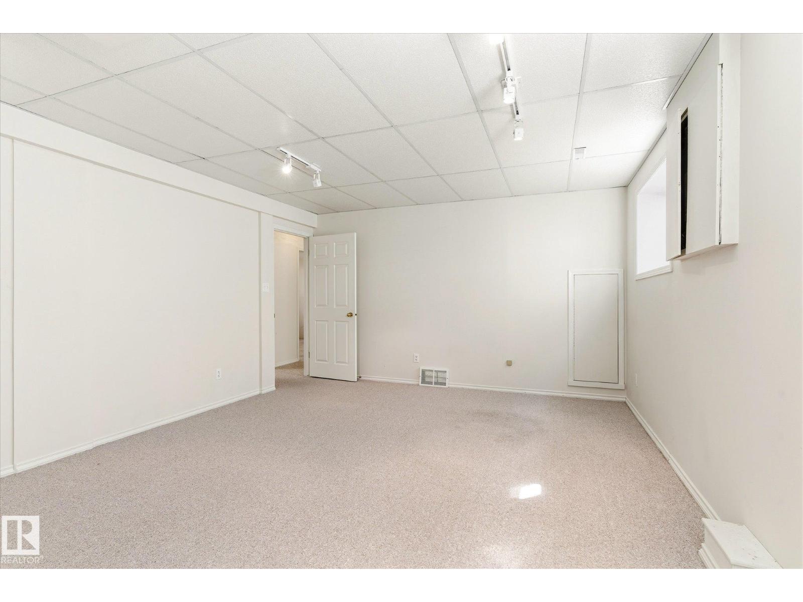 8604 157 AV NW - 33