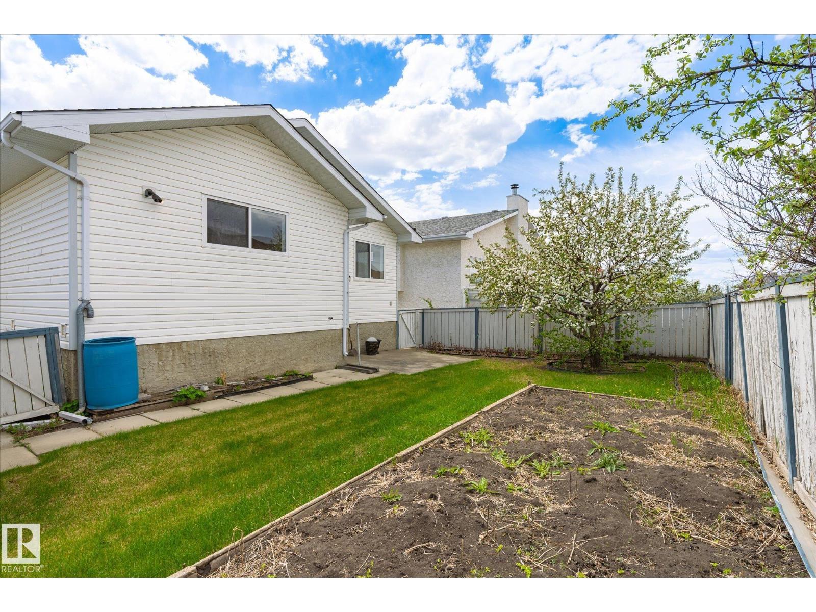 8604 157 AV NW - 41