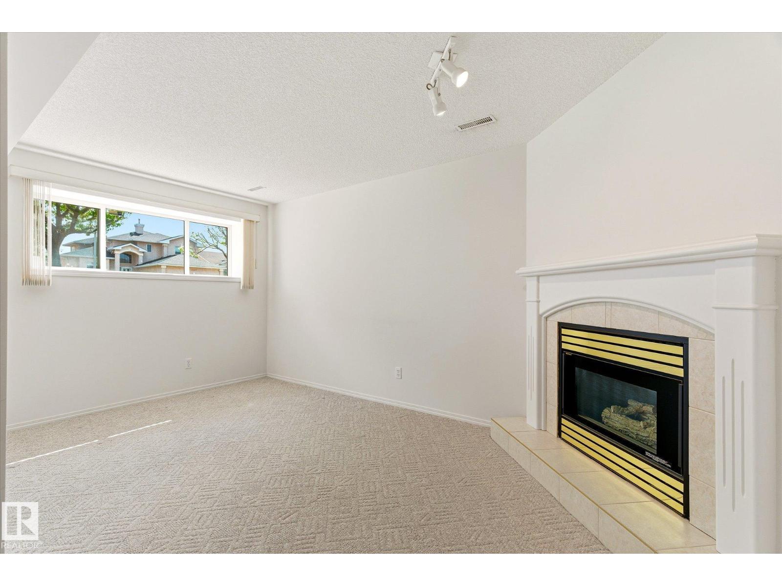 8604 157 AV NW - 30