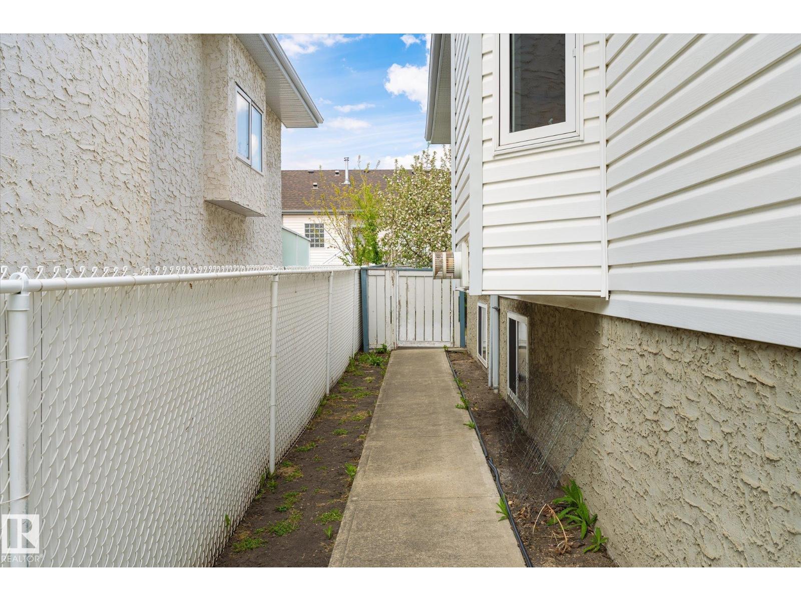 8604 157 AV NW - 40