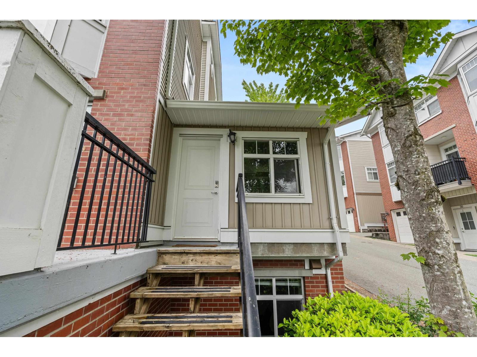 27 19551 66 AVENUE, Surrey
