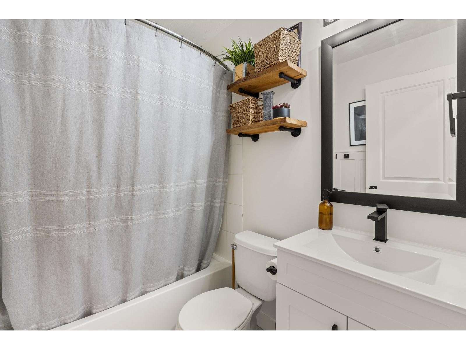 27 19551 66 AVENUE, Surrey
