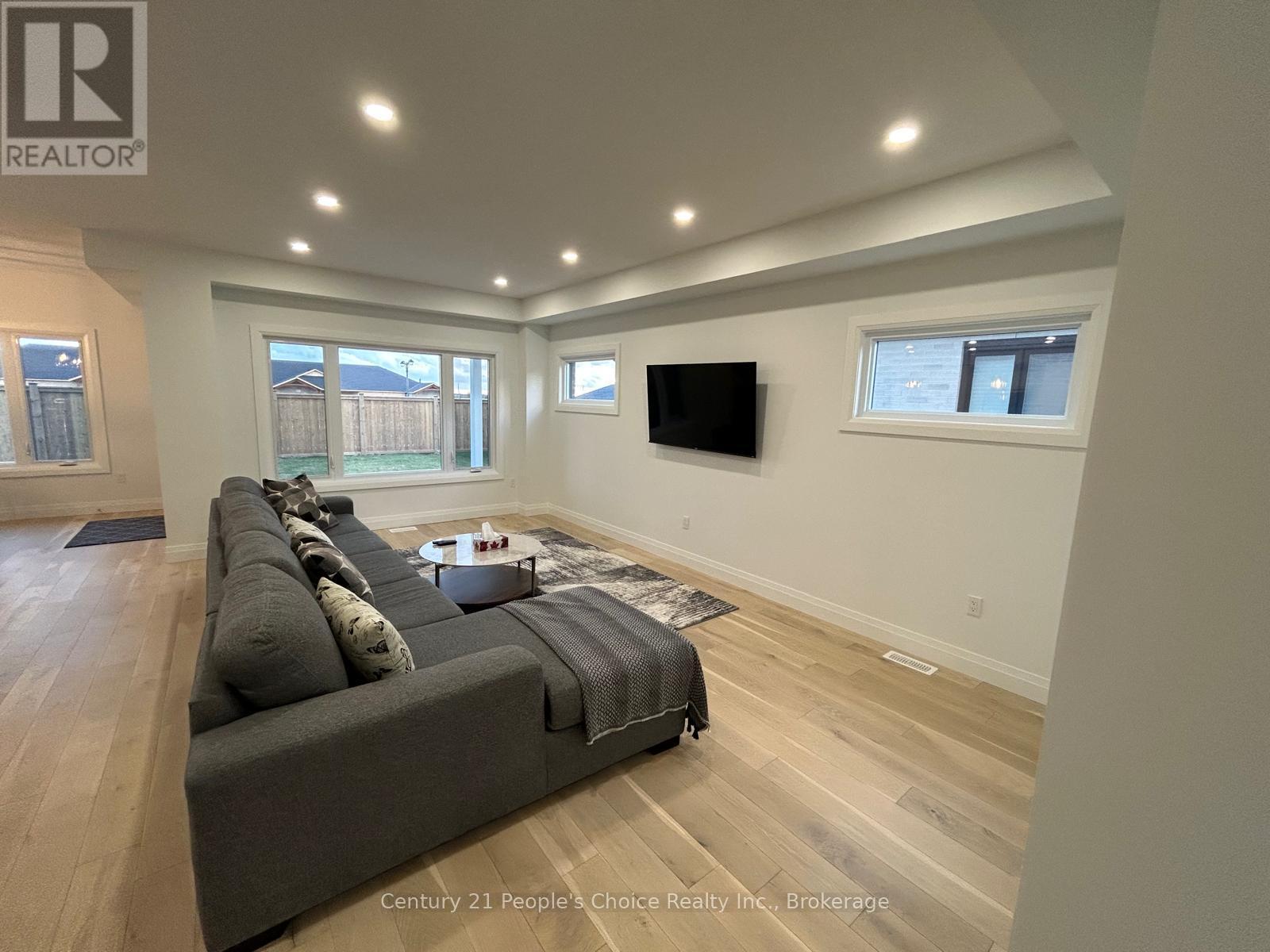 43 WEYMOUTH STREET - 10