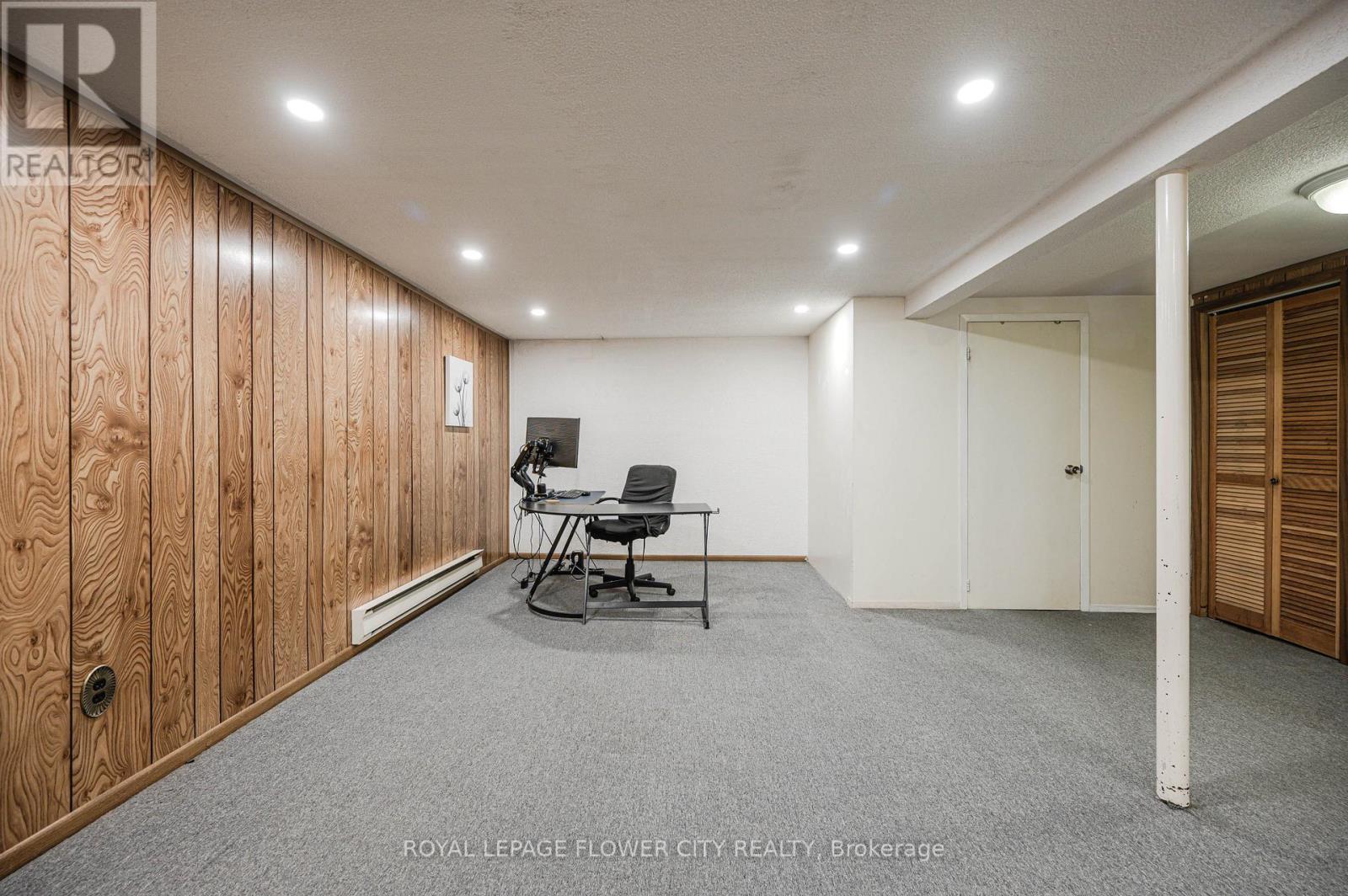 16 GLENEADEN COURT - 32