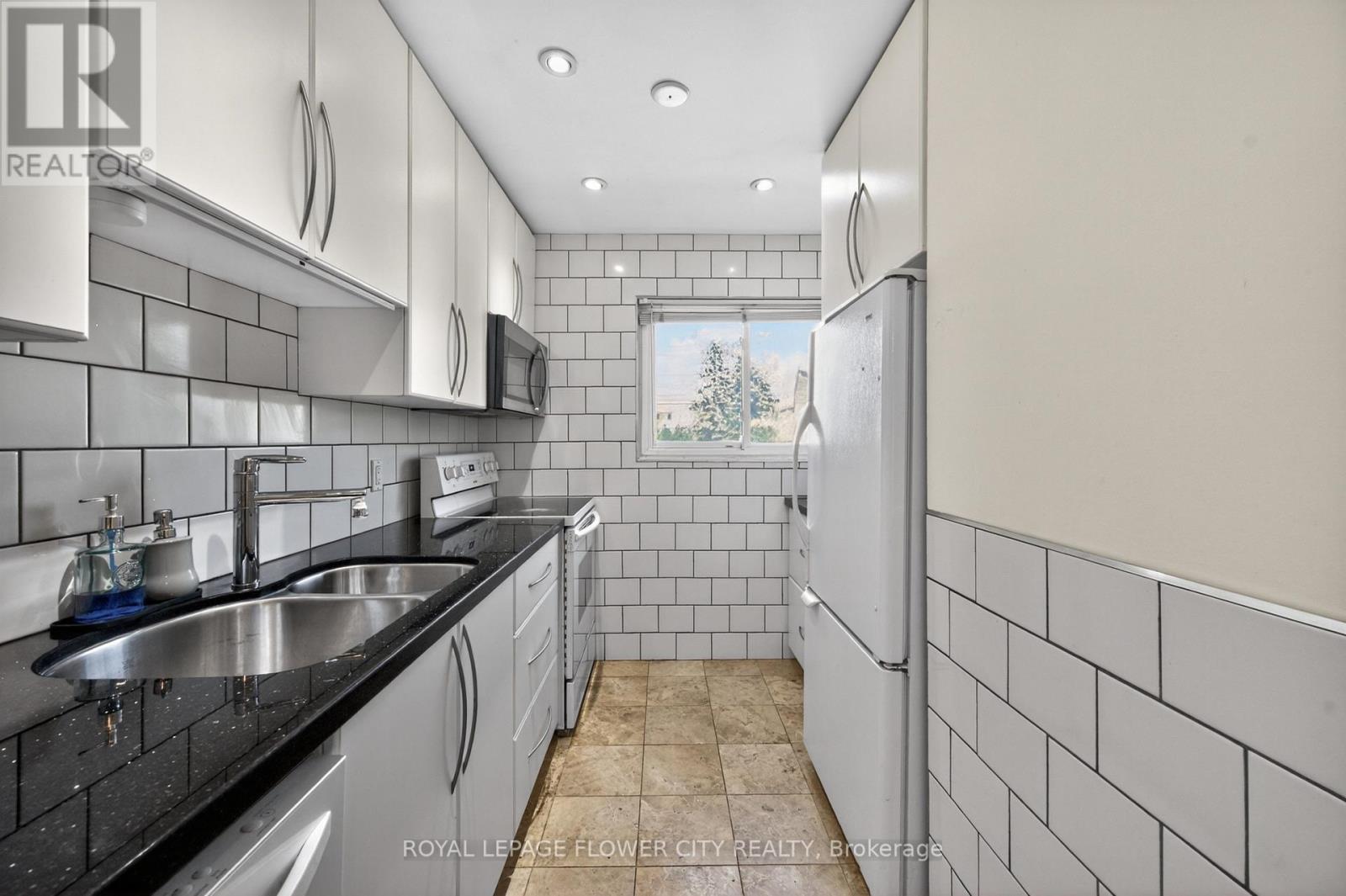 16 GLENEADEN COURT - 15