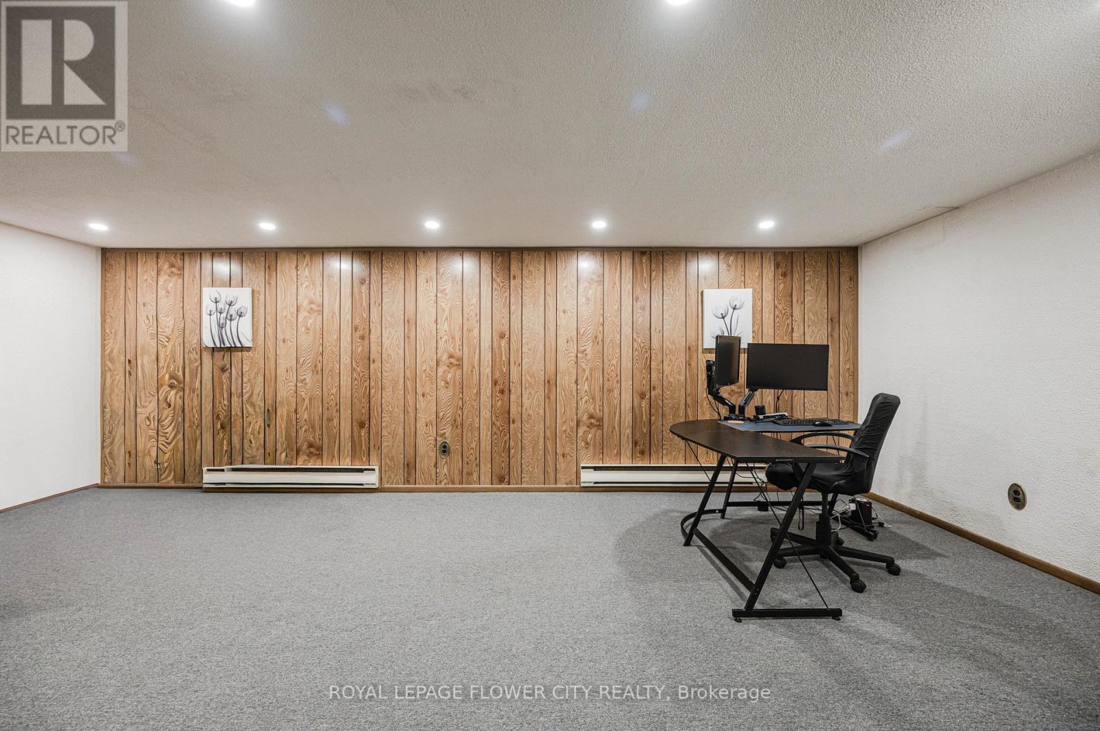 16 GLENEADEN COURT - 33