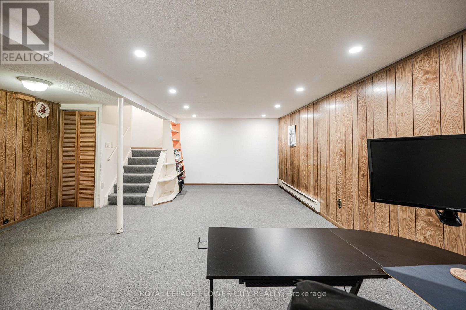 16 GLENEADEN COURT - 34