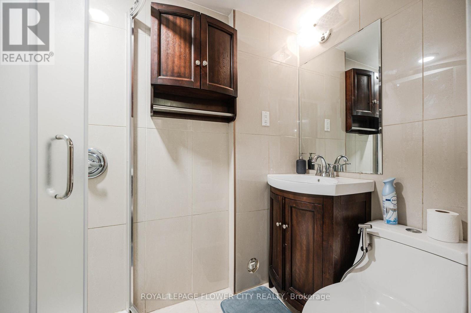 16 GLENEADEN COURT - 35