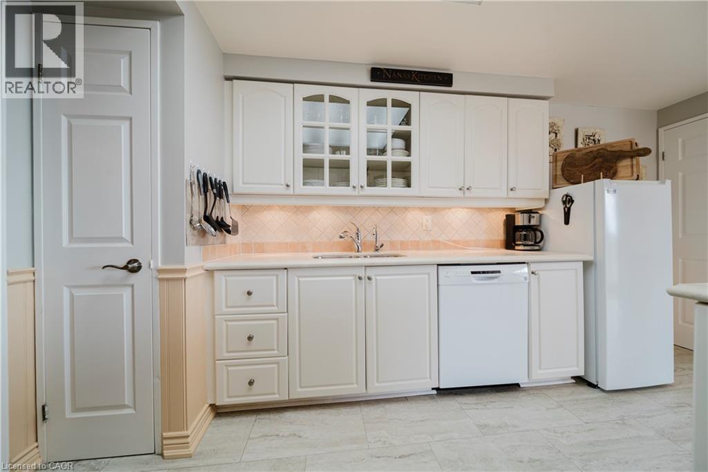 #705 265 WESTCOURT Place - 12