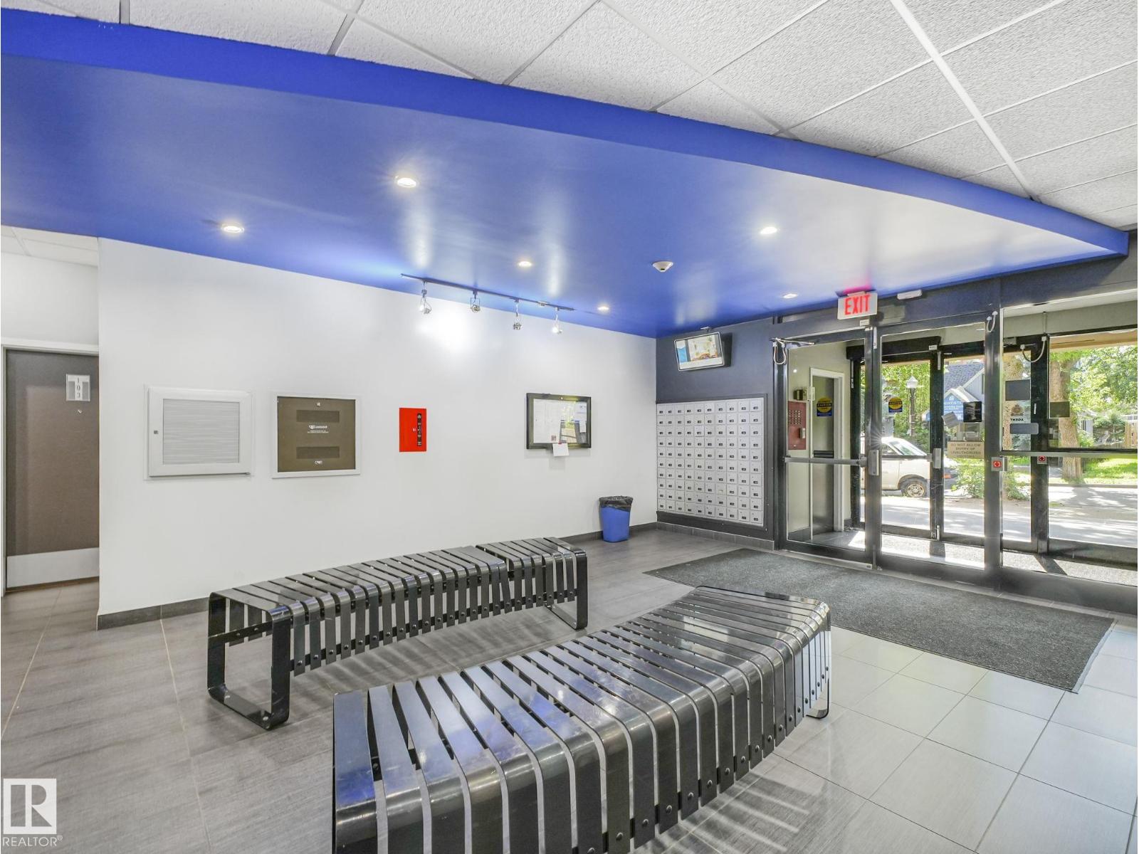 #102 9715 110 ST NW - 26