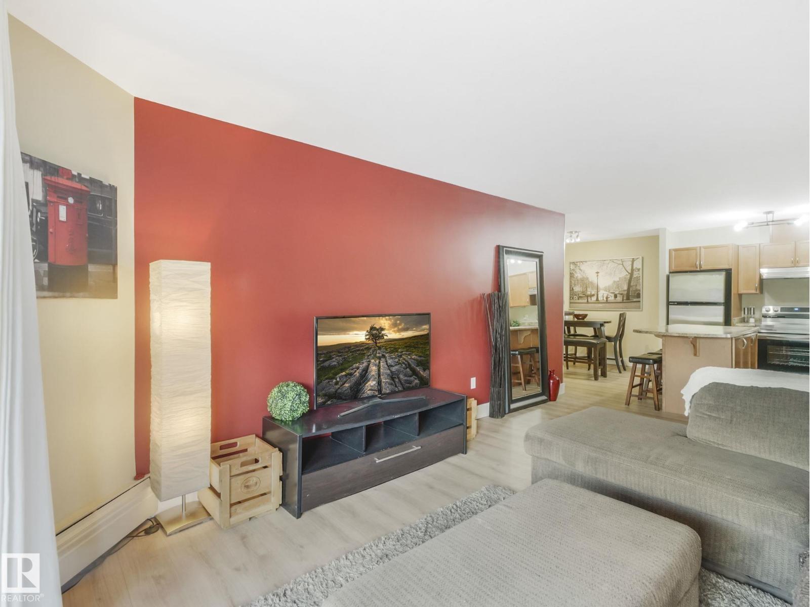 #102 9715 110 ST NW - 10