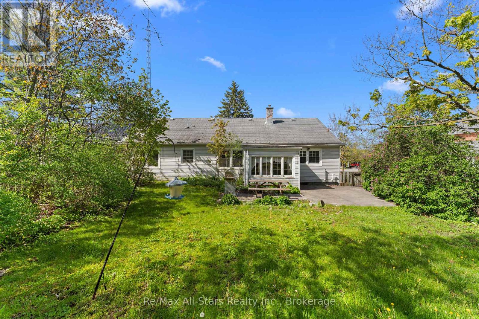 29 FRANCIS STREET E - 23