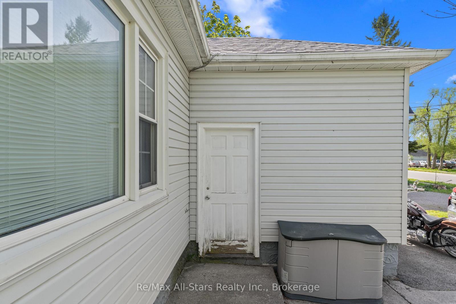 29 FRANCIS STREET E - 25