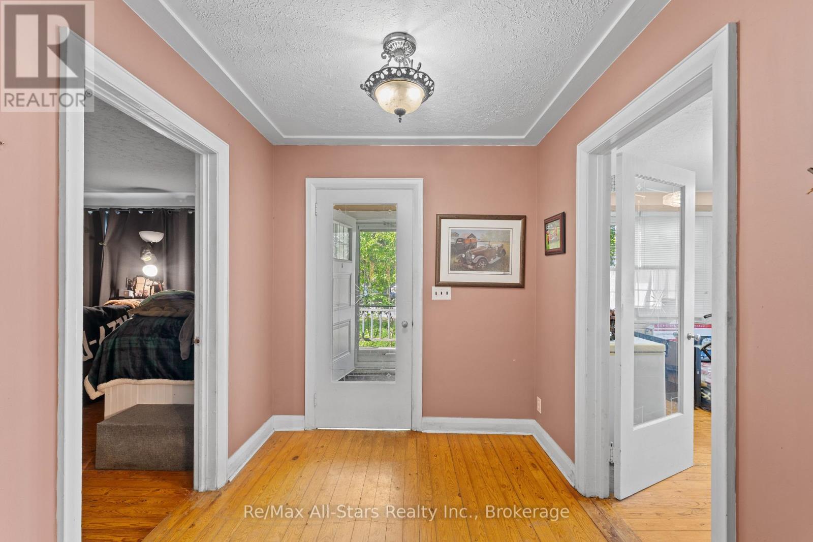 29 FRANCIS STREET E - 6
