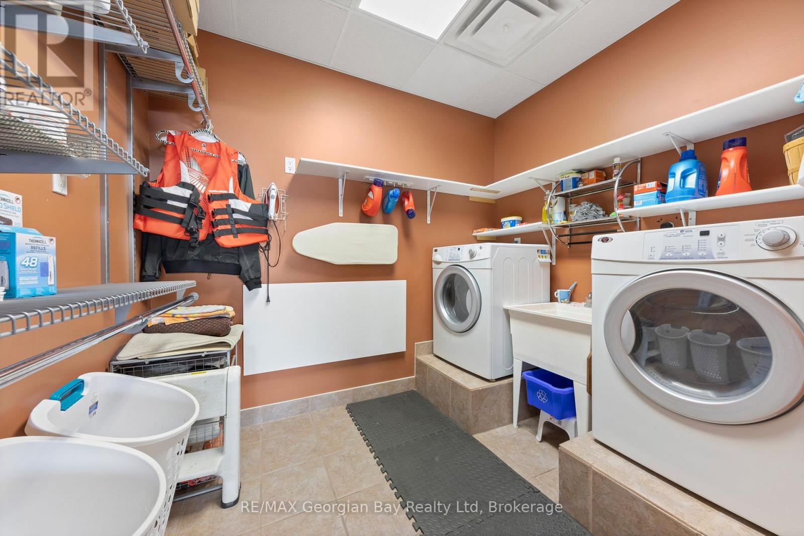 405 CHAMPLAIN ROAD - 25