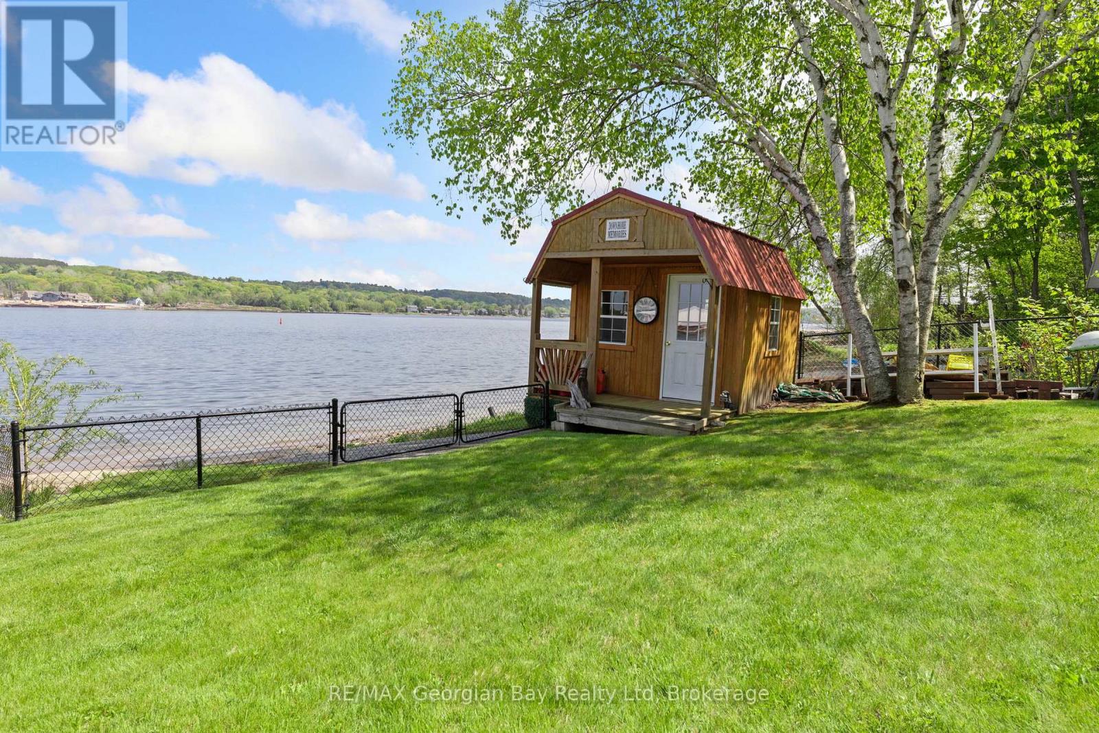 405 CHAMPLAIN ROAD - 35