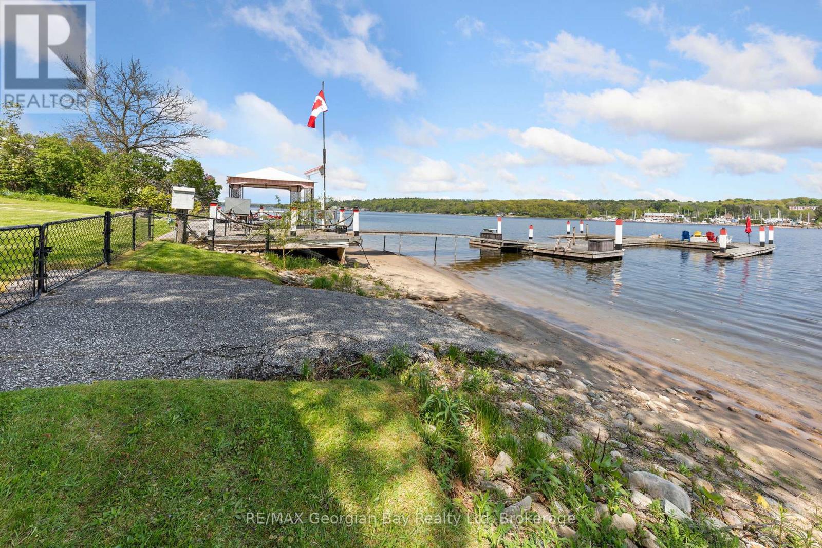405 CHAMPLAIN ROAD - 36