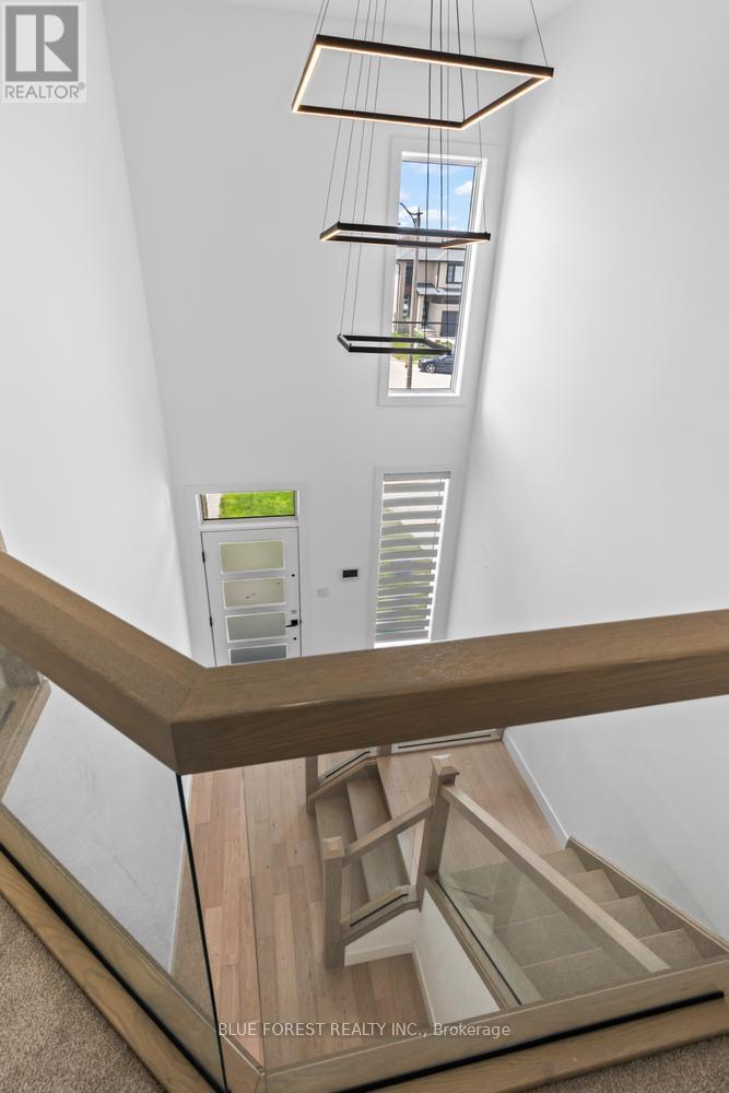 37 EVYLEAN COURT - 33