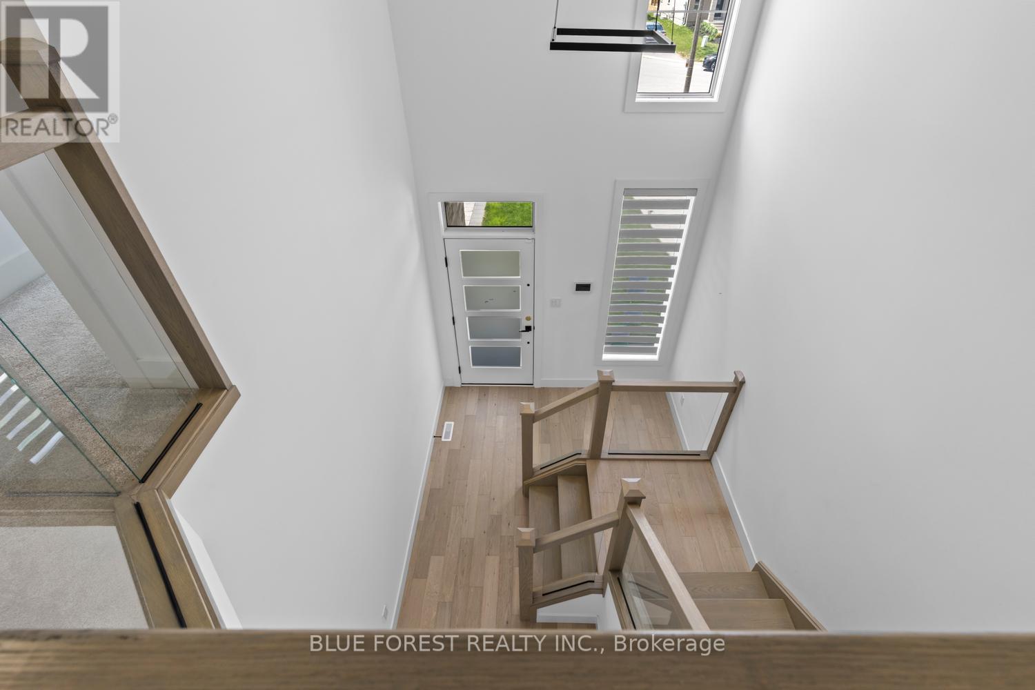 37 EVYLEAN COURT - 34