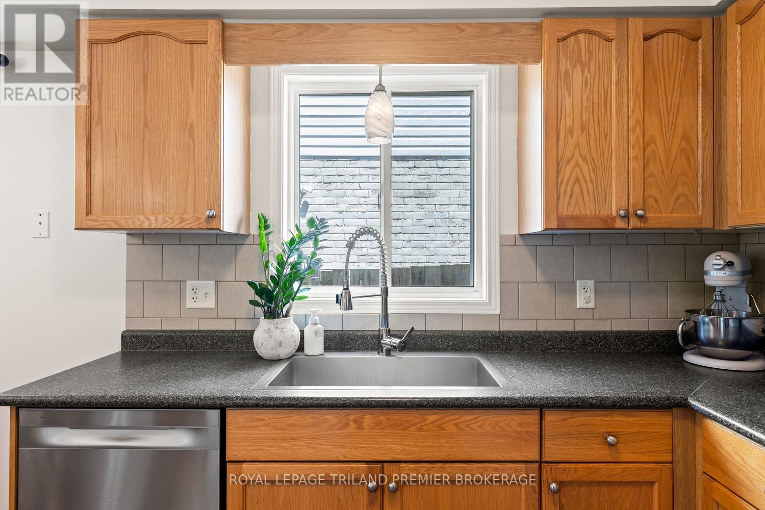 872 MARIGOLD STREET - 10