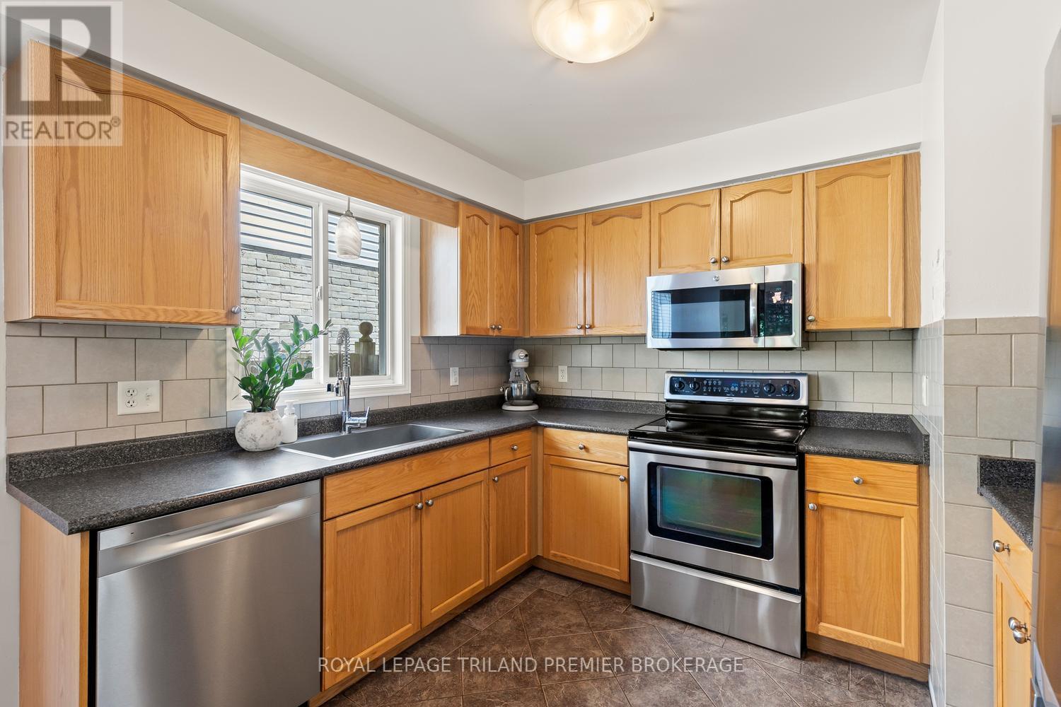 872 MARIGOLD STREET - 9