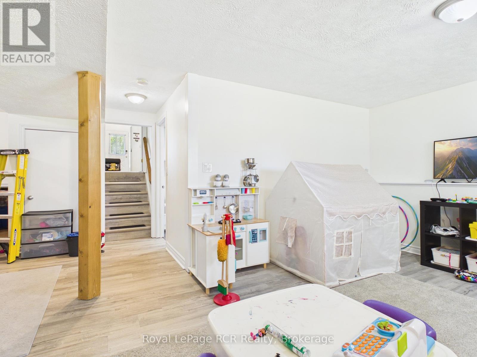 74 GRENVILLE STREET N - 23