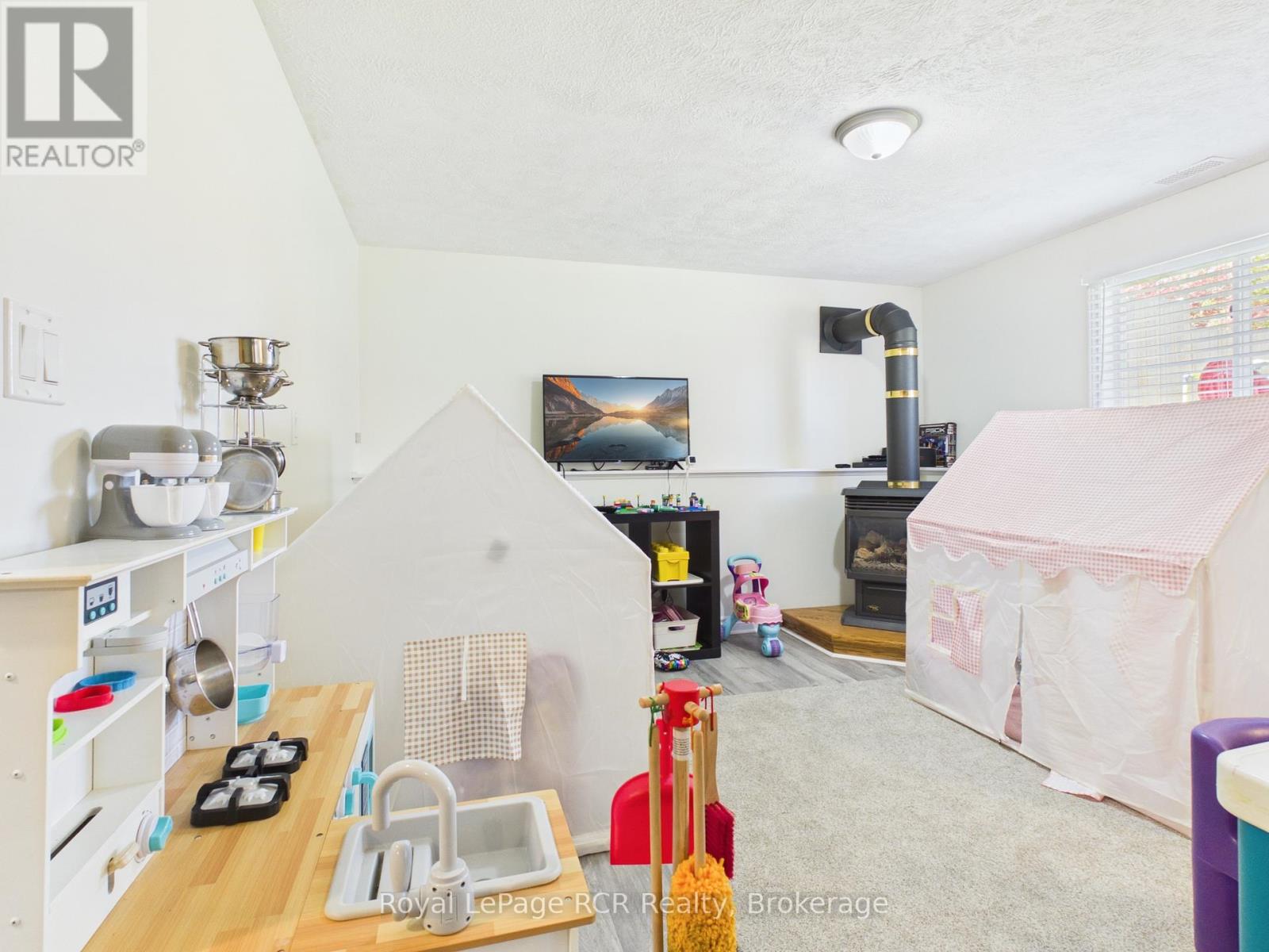 74 GRENVILLE STREET N - 27