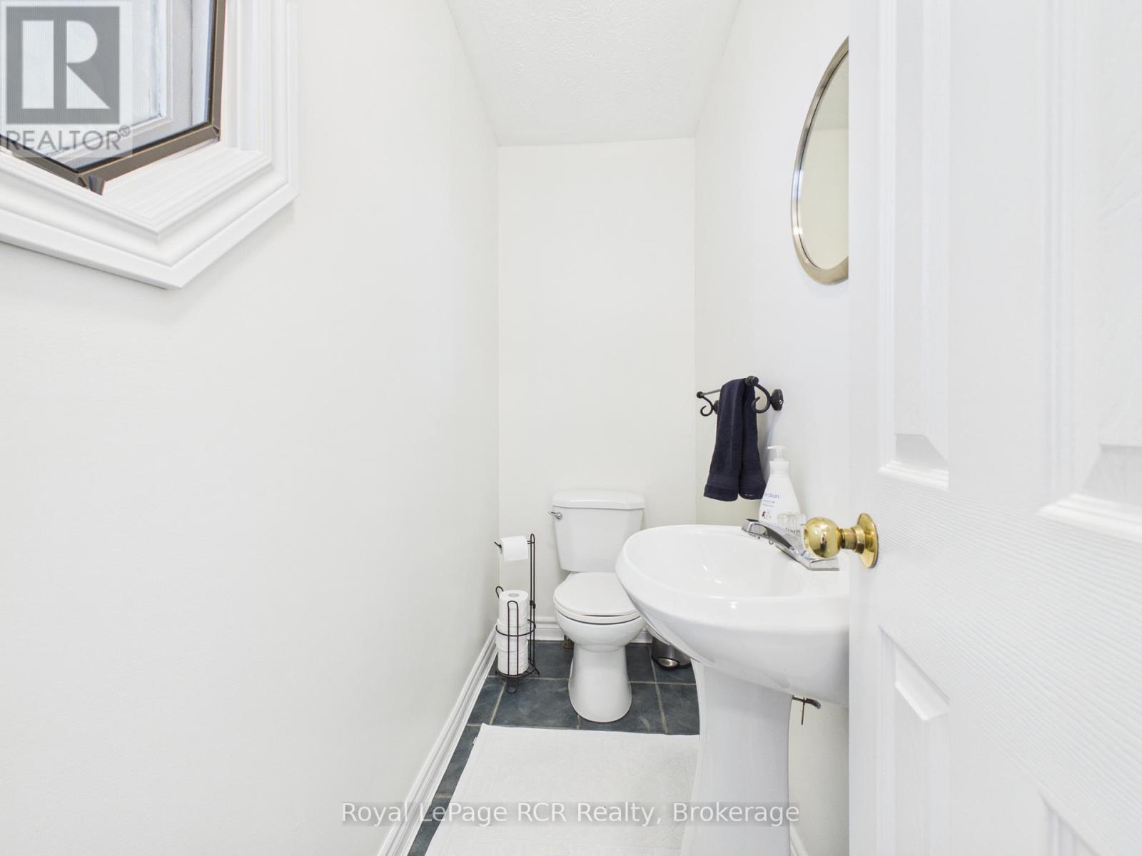 74 GRENVILLE STREET N - 4