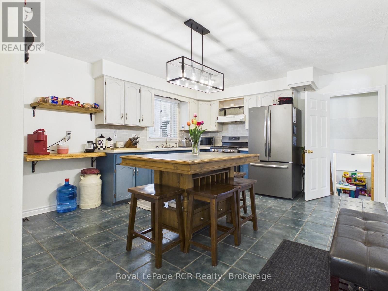 74 GRENVILLE STREET N - 6