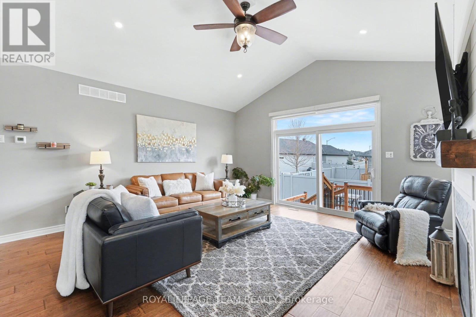 855 REAUME STREET - 16