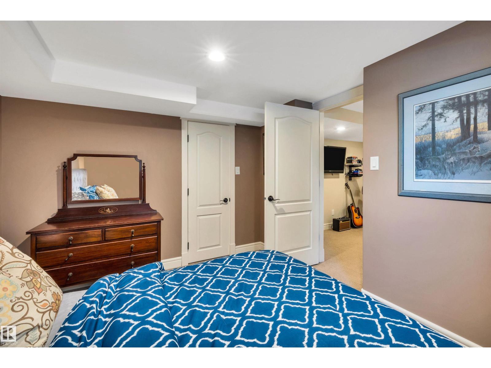 14704 88 AV NW - 47
