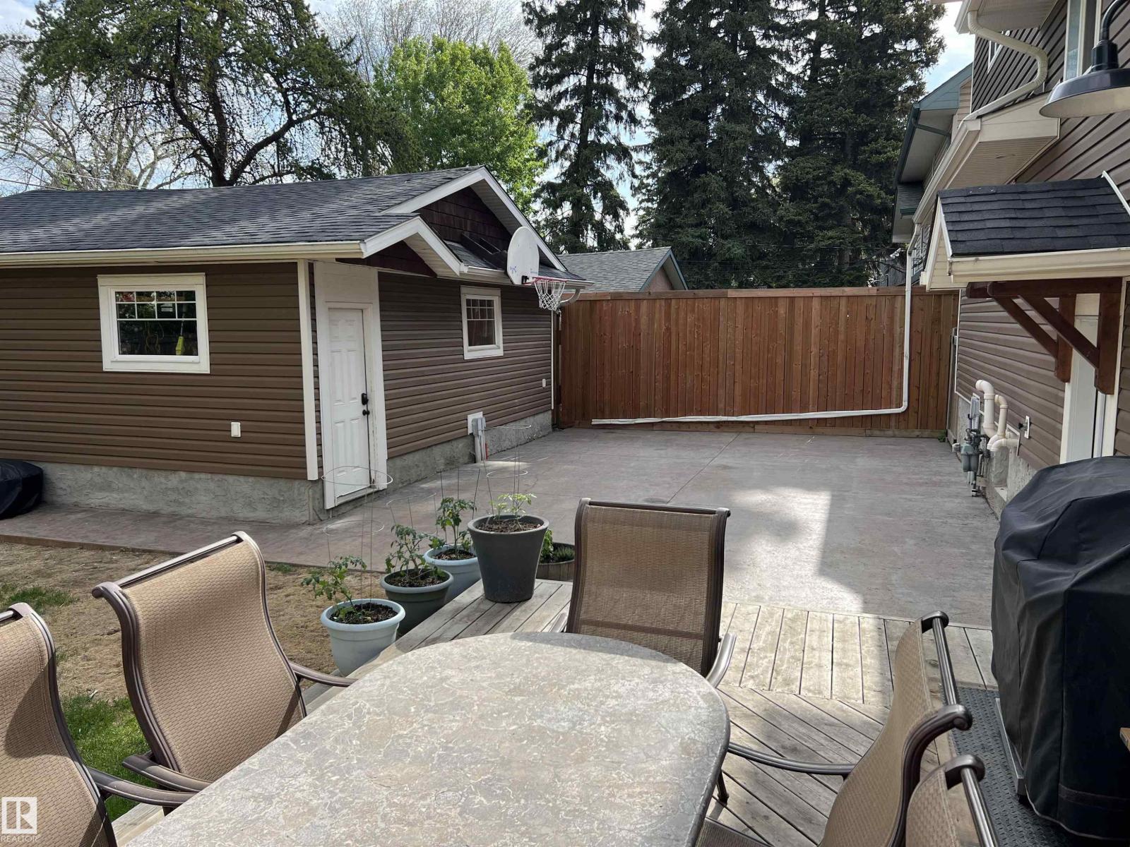 14704 88 AV NW - 50