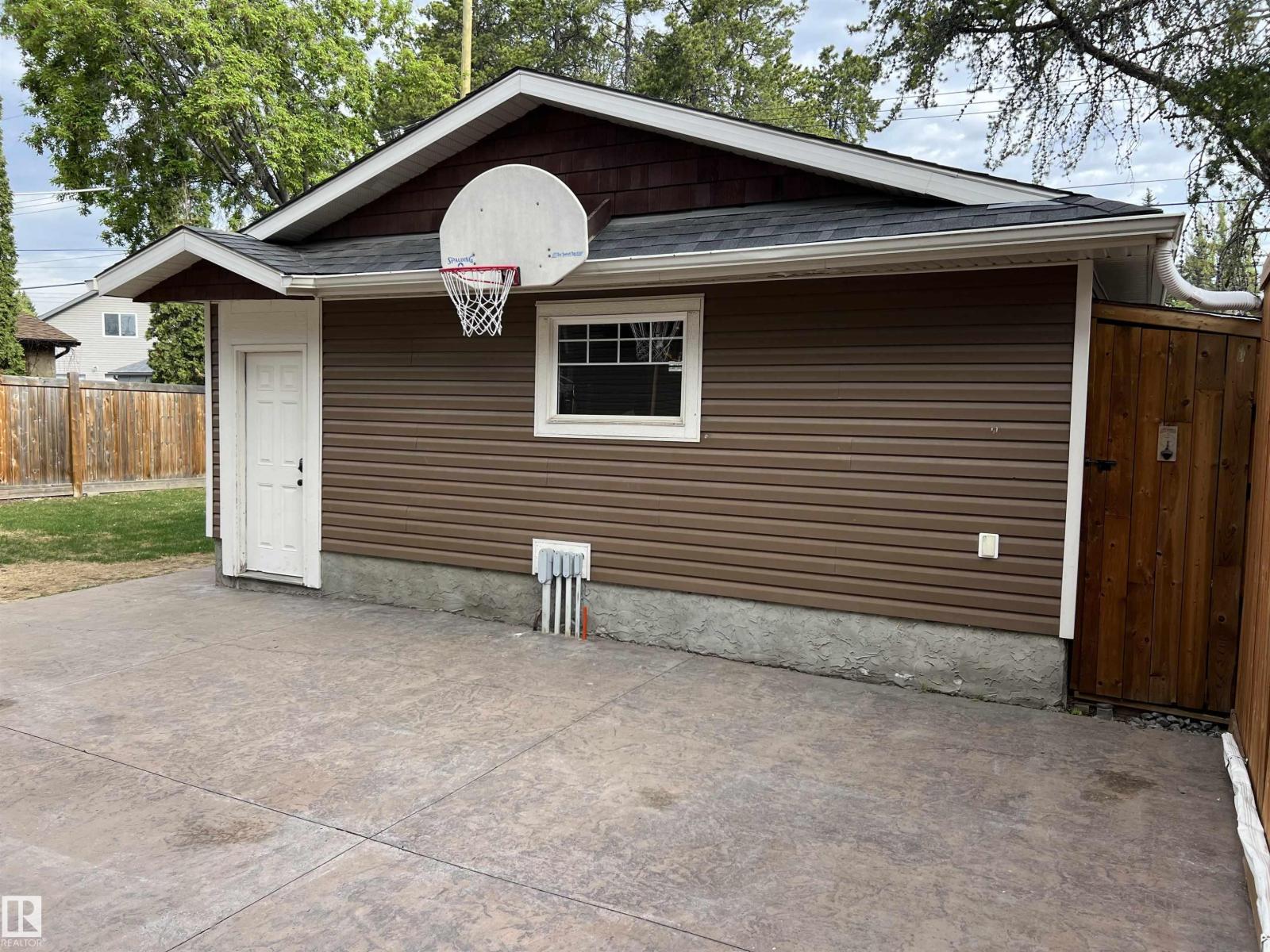 14704 88 AV NW - 54